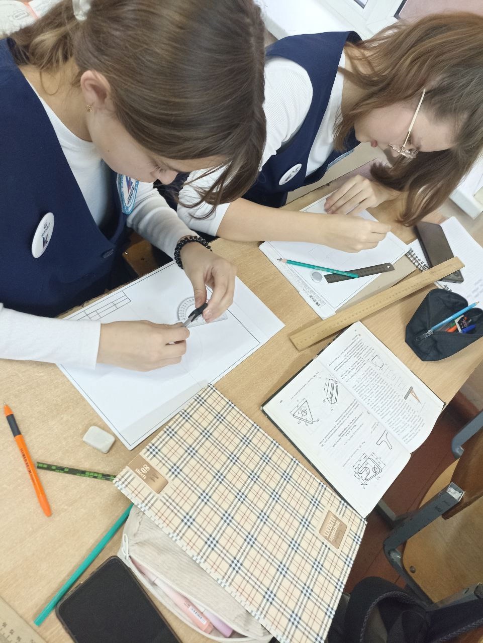 Занятия по черчению..